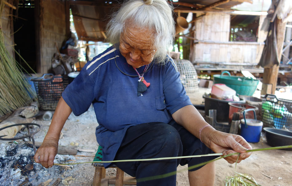 モン（Hmong）族の麻糸づくり_織り人（Orijin）