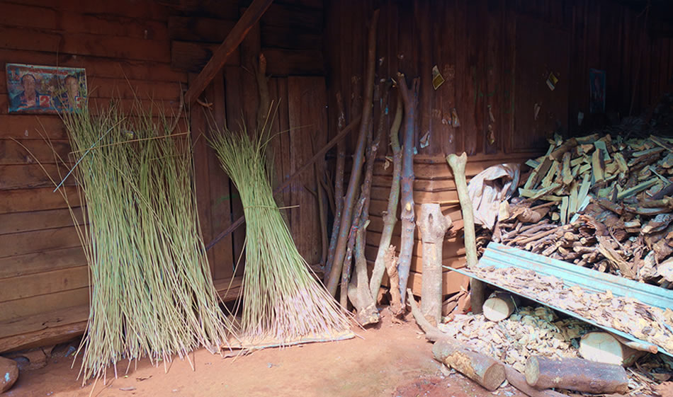 モン（Hmong）族の麻の茎干し_織り人（Orijin）