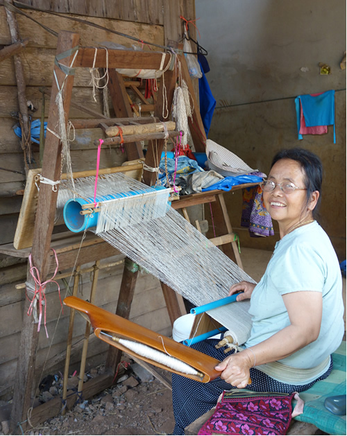 モン（Hmong）族のお麻布織り_織り人（Orijin）